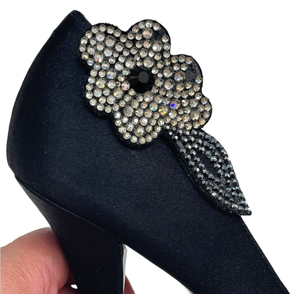 Stuart Weitzman black satin flower pointed toe pumps size 8M - Picture 10 of 12